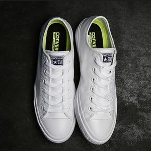 chuck ii white low